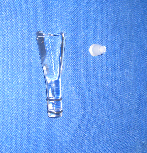 װ